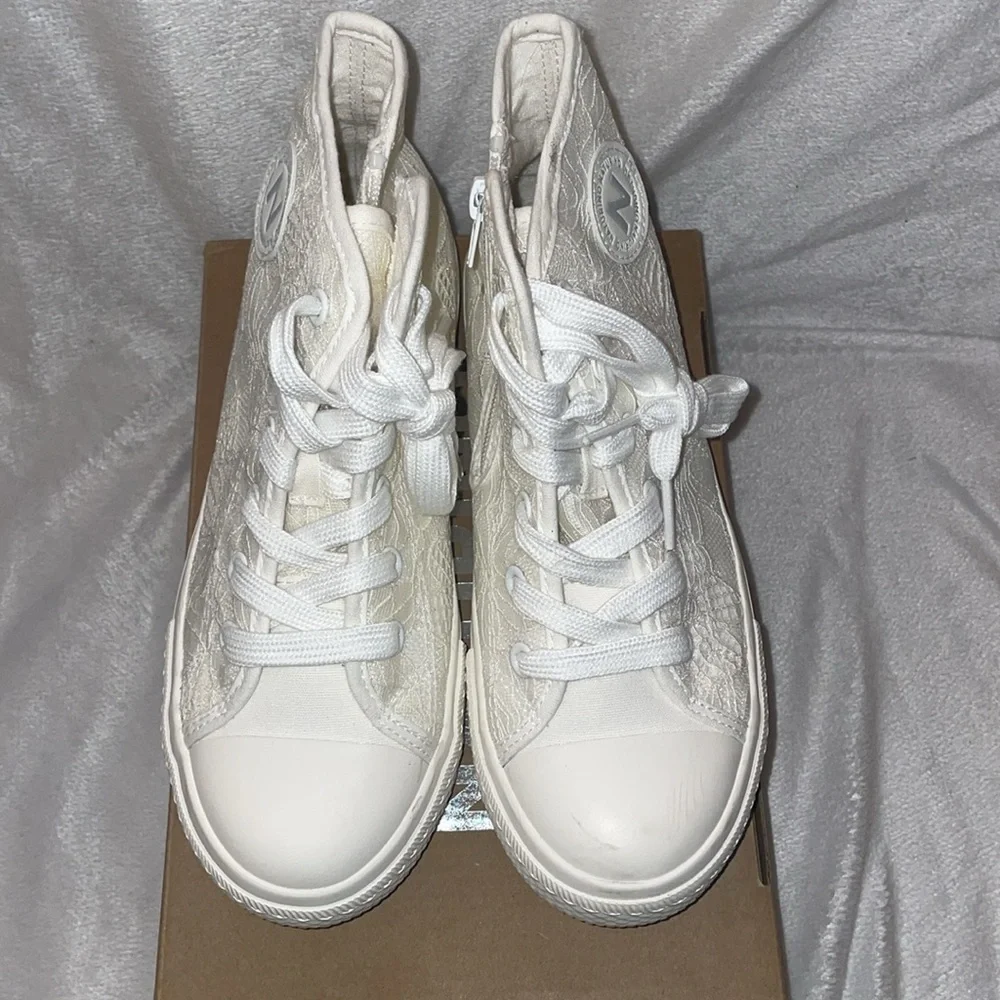 NATURINO YLFAS White Lace High-Top Sneakers